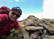 74  Dall'omino di vetta del Pizzo Paradiso (2493 m) selfie con vista verso il dirimpettaio Pizzo Tre Signori (2554 m)